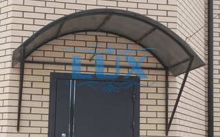 навес над крыльцом из поликарбоната