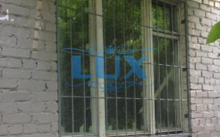 защитная решетка на трехстворчатое окно