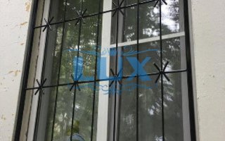 защитная решетка на двустворчатое окно