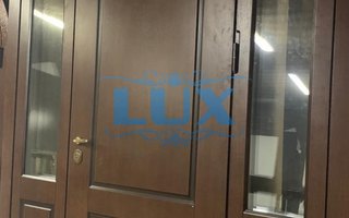 дверь парадная вид с боковой стороны