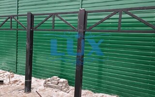 металлические и опоры для навеса в загородном доме