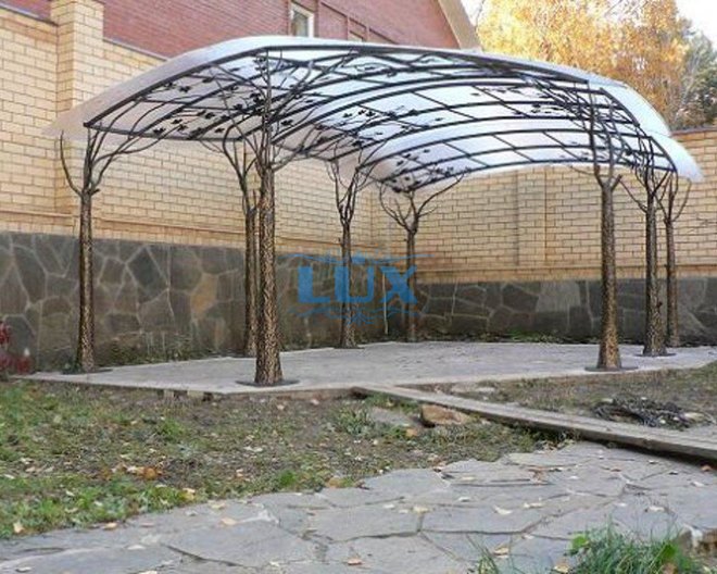 кованый навес с прозрачным поликарбонатом