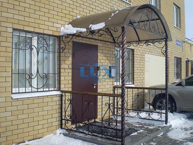 прозрачный навес над крыльцом