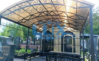 навес из сотового поликарбоната для установки над могилой - вид спереди