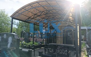 навес ННМ-1 над могилой, изготовлен из сотового поликарбоната