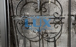 кованая дутая решетка с обналичной полосой