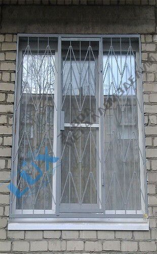 стальная решетка на трехстворчатое окно